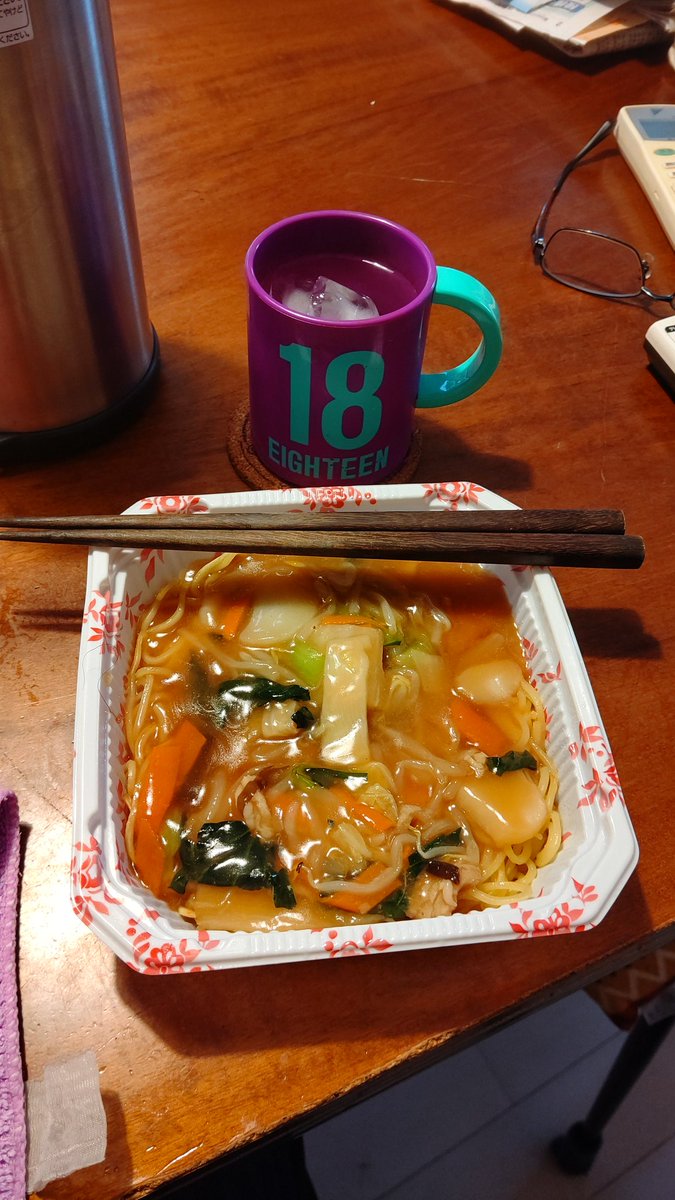 awabi321's tweet photo. お昼です
五目あんかけ焼そば
レンジでチン 器も汚さず✋
ぱんは十勝バターレーズンスティック 期限切れ👍
18番は水 氷入り
ごちそう様です😋 https://t.co/kGaHfUgrY8