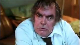 Wow Adams came back out there waaay to quickly. Who’s the doctor in The Packers Blue tent? This guy?