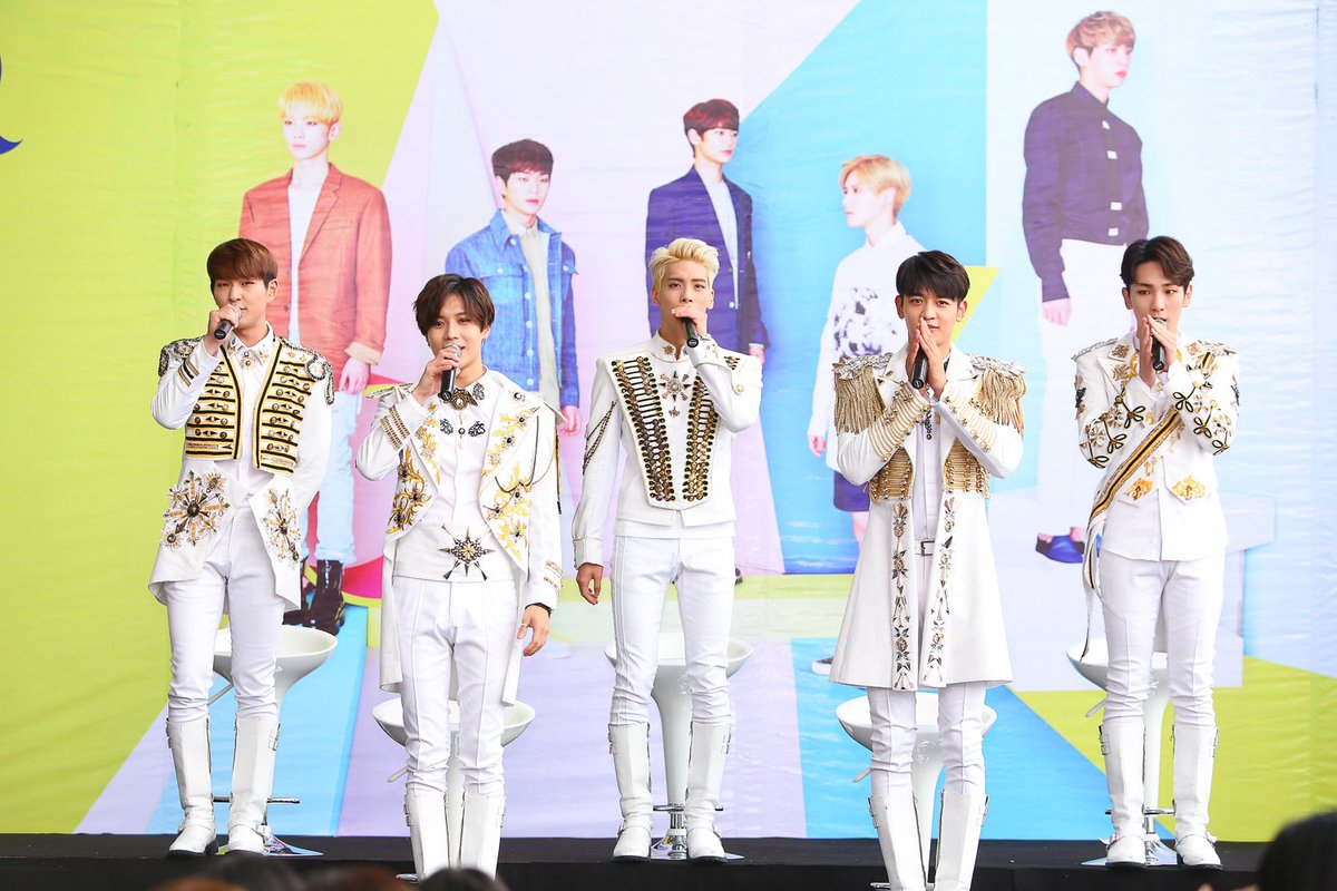MoliiShawol's tweet photo. อย่างน้อยก็ย่ำเตือนว่า 6ปีที่แล้วสิ่งนี้มันเกิดขึ้นจริง มันเคยมี และมันดีมาก ❤️❤️❤️❤️❤️ #SHINee https://t.co/glqsJVTsEO