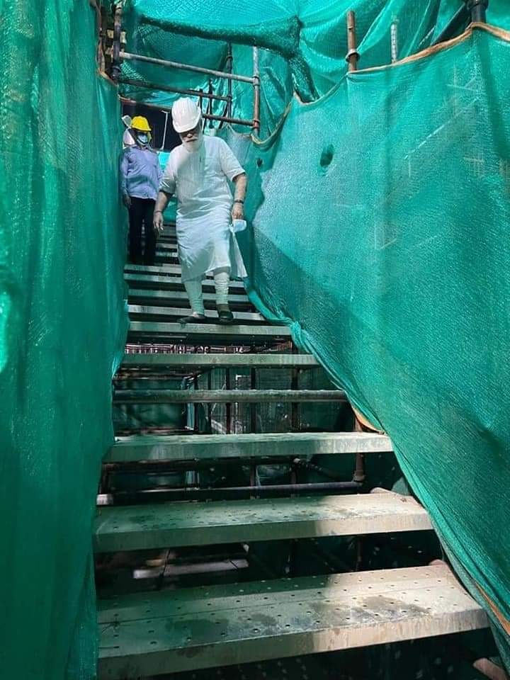 Advrsrajeev's tweet image. സദാ കർമ്മരംഗത്ത്...
പുതിയ പാർലമെന്റ് സമുച്ചയത്തിന്റെ നിർമ്മാണപ്രവർത്തനങ്ങൾ വിലയിരുത്തുന്ന പ്രധാനമന്ത്രി @narendramodi

#MyPmModi