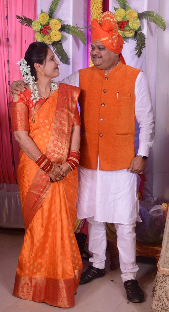 SureshChavhanke's tweet photo. मेरी अर्धांगिनी, धर्मपत्नी @MayaChavhanke को जन्मदिवस पर बहुत-बहुत शुभकामनाएं.

राष्ट्रधर्म की लड़ाई में संपूर्ण परिवार को साथ लेकर किसी भी परिणाम के भय के बिना सदैव साथ खड़े रहने के लिए धन्यवाद। 

प्रभु श्र��राम व माता जानकी आपको स्वस्थ, दीर्घायुष्य व सौभाग्यवती जीवन प्रदान करें। https://t.co/Nsw6aEqWIK