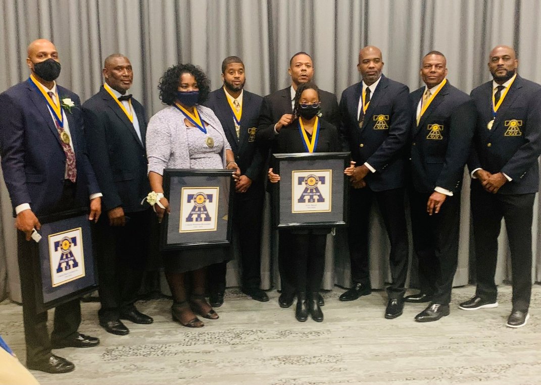 gradync's tweet photo. So proud to be inducted into the NC A&amp;T Sports Hall of Fame class of 2020 over the weekend.  Such a tremendous class with legendary coaches and players.  Congrats to  fellow inductees @A_Barnett29 @BJ3sports @Czellie2  @DarrenCorbett4 https://t.co/hbFIjUdnBb