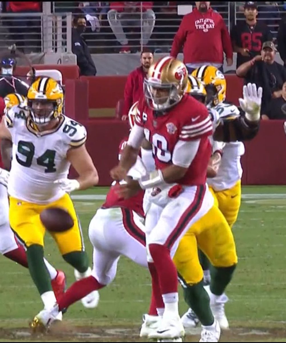 ksnyd_10's tweet photo. One of these was called an incomplete pass https://t.co/JvGL1xop8f