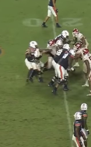 ksnyd_10's tweet photo. One of these was called an incomplete pass https://t.co/JvGL1xop8f