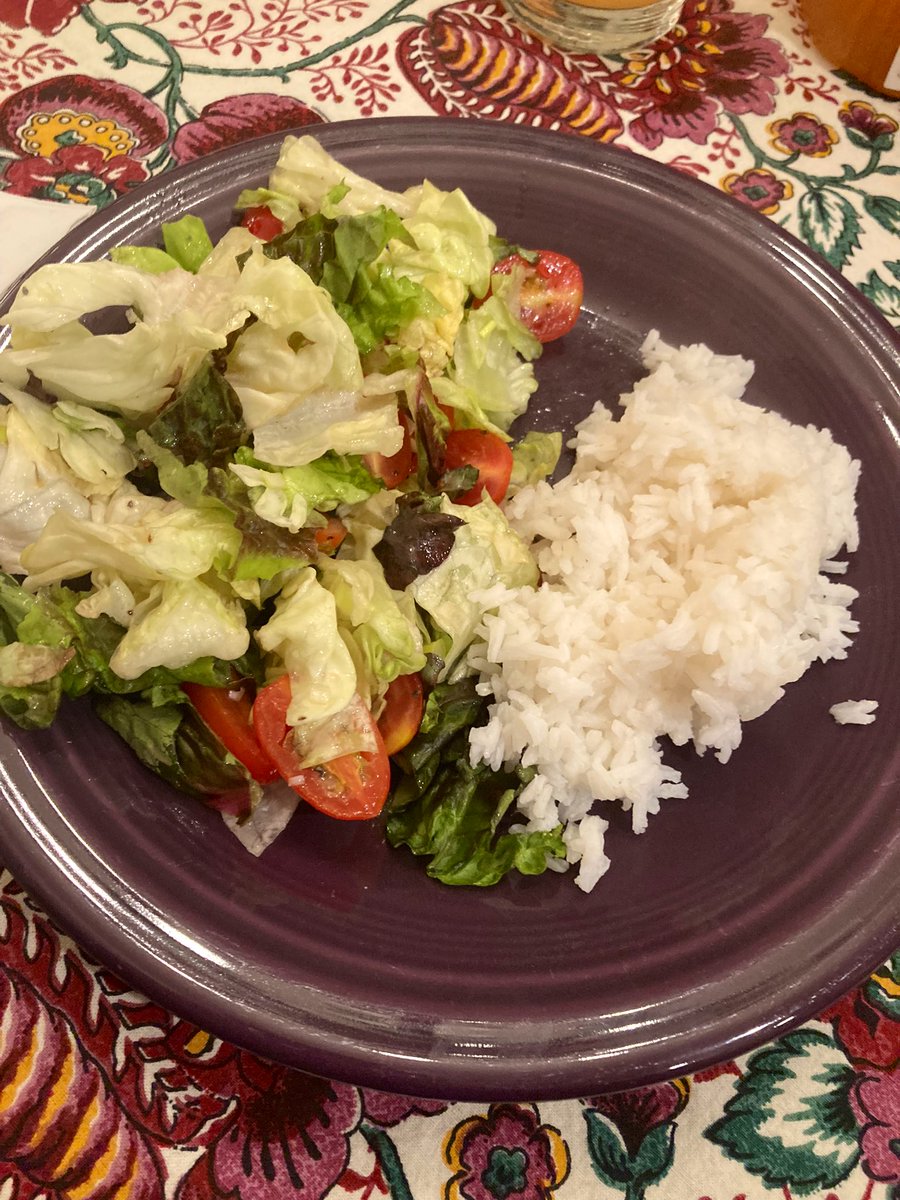 arkayehs's tweet photo. family dinner when you’re allergic to dairy and don’t eat meat 🥰😍 https://t.co/nqTcT4I44l