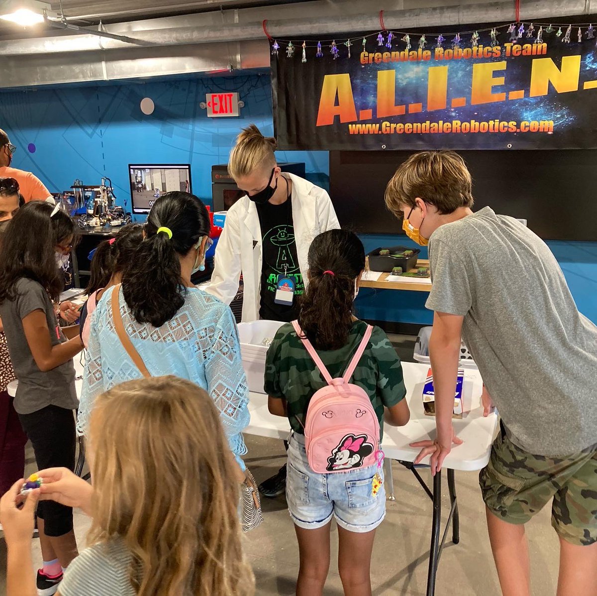 FtcGreendale's tweet photo. Day 2 @mkemakerfaire was awesome!  We built so many foil boats, paper bridges and designed SO many ball drop devices! And it’s always awesome talkin’ bots with other @ftcteams @knackrobotics @ftcteam9956 and @usmrobotics ! https://t.co/h4ax0g4WaA