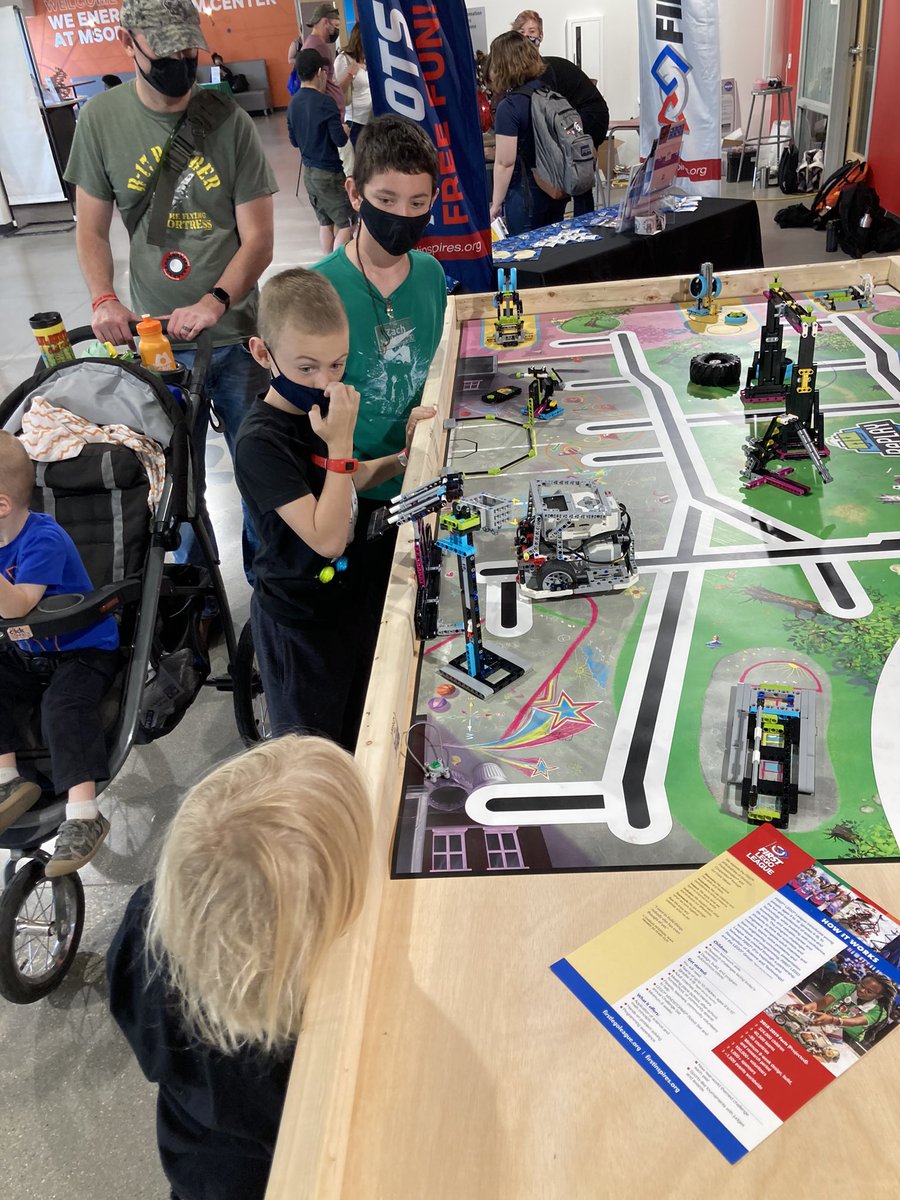 FtcGreendale's tweet photo. Day 2 @mkemakerfaire was awesome!  We built so many foil boats, paper bridges and designed SO many ball drop devices! And it’s always awesome talkin’ bots with other @ftcteams @knackrobotics @ftcteam9956 and @usmrobotics ! https://t.co/h4ax0g4WaA