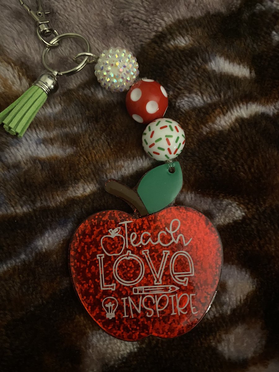 Educator_Emma's tweet photo. Recently went to a craft show! Here are a couple of my favorite teacher things I got while I was there. #WmPennEd https://t.co/OBaJmMAkn4