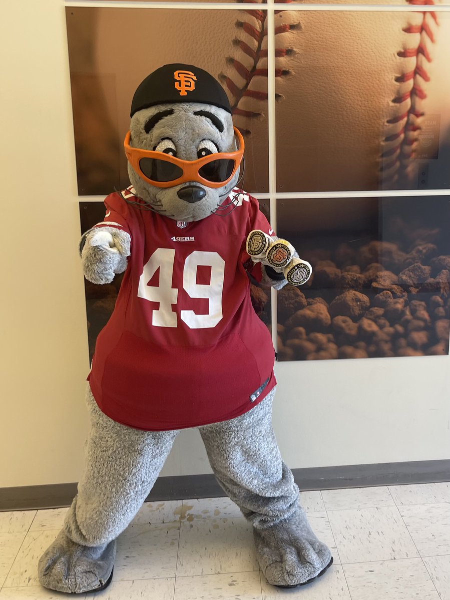LouSeal01's tweet photo. Touchdown Niners!!!#BangBangNinerGang #BayAreaUnite #ResilientSF https://t.co/aD8X86zJvg