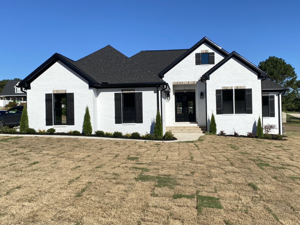 A2sMommy's tweet photo. Welcome home to Thorsby, mom and dad! Thrilled to have you in the same zip code. 🥰 https://t.co/s1jhiL9T0b