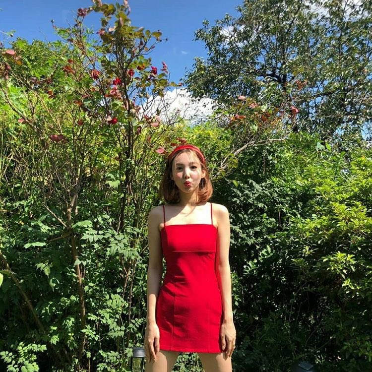 SOLITAlR3's tweet photo. today i took out lili for a cute picnic near the lake and got to spoil her plenty 💕 i'm happy we got to have roomie time after such a long while also look at her !! #SATBURYUPLOADS https://t.co/IP0Xmx0GiF