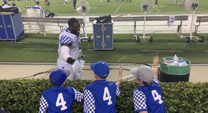 mattwilliams727's tweet photo. @JPaschalx These brothers were there right behind you all, all night!  Thank you for taking the time to come back here after game for these boys. https://t.co/LlFYNFuVA7