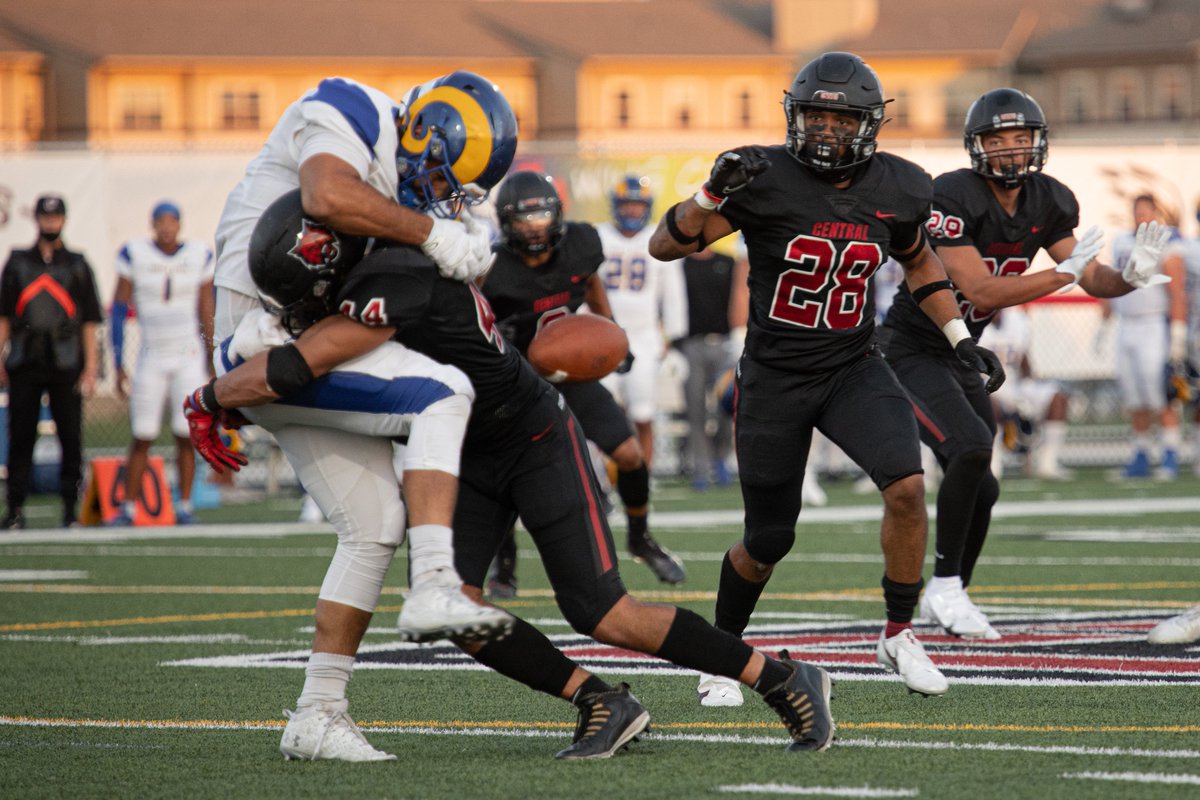 CWUWildcatNtn's tweet photo. Geeez Donte Hamilton! @ThompsonnJacob great photos. @CWUFB @D2Football https://t.co/xThEiPmcj3