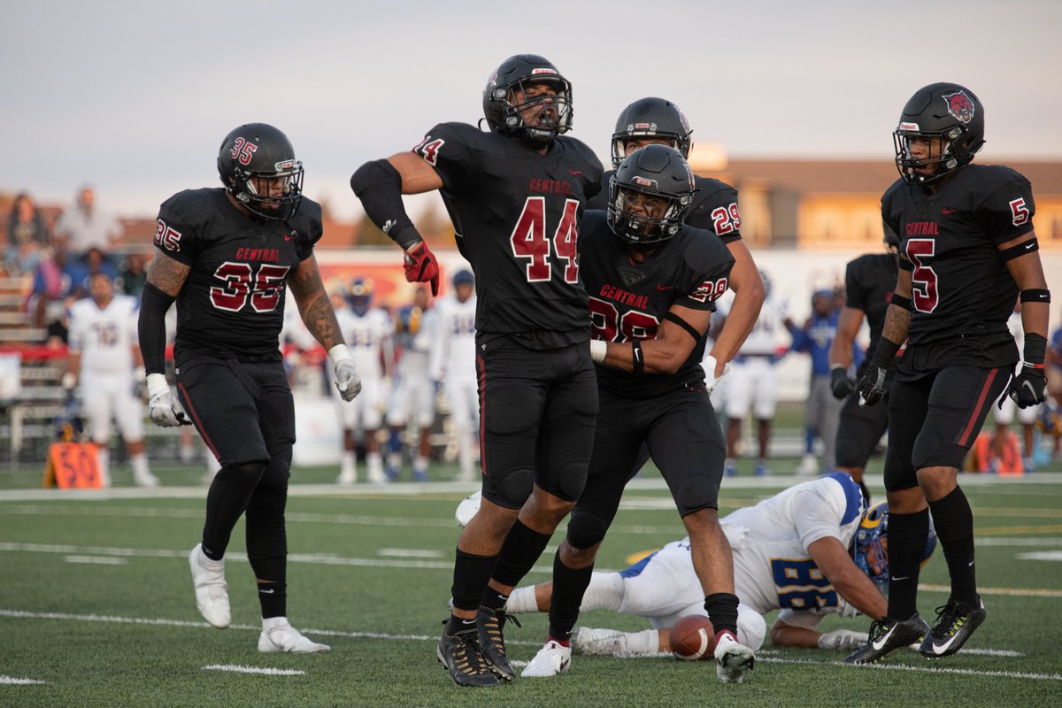 CWUWildcatNtn's tweet photo. Geeez Donte Hamilton! @ThompsonnJacob great photos. @CWUFB @D2Football https://t.co/xThEiPmcj3