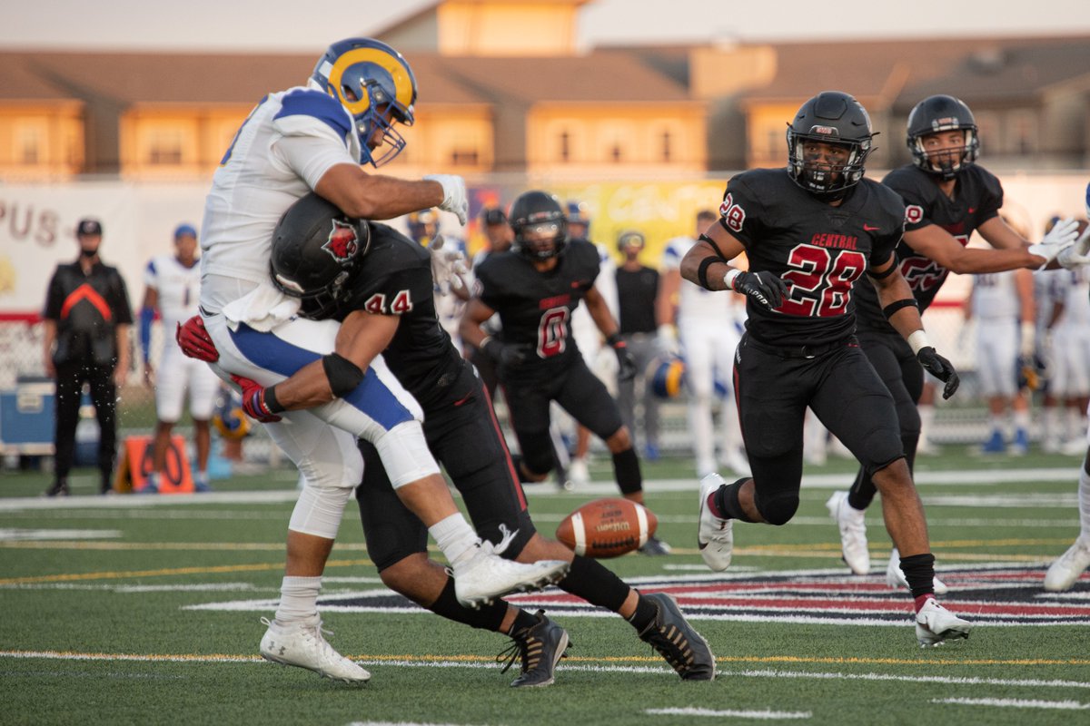 CWUWildcatNtn's tweet photo. Geeez Donte Hamilton! @ThompsonnJacob great photos. @CWUFB @D2Football https://t.co/xThEiPmcj3