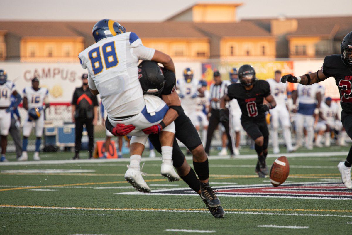 CWUWildcatNtn's tweet photo. Geeez Donte Hamilton! @ThompsonnJacob great photos. @CWUFB @D2Football https://t.co/xThEiPmcj3