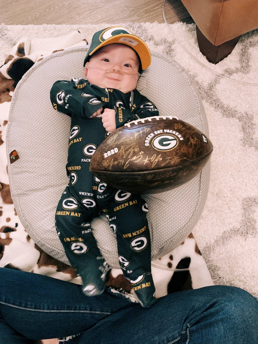 Taylaaaah's tweet photo. HEY @packers, YOU ROCK! 

We can’t wait to auction this off @ Liam’s first annual “Liam the Lion Best Shot” to help other babies &amp; mamas, just like us! 💛💚 @MarchofDimes @UIchildrens 

#GoPackGo https://t.co/S7K4uqpv51