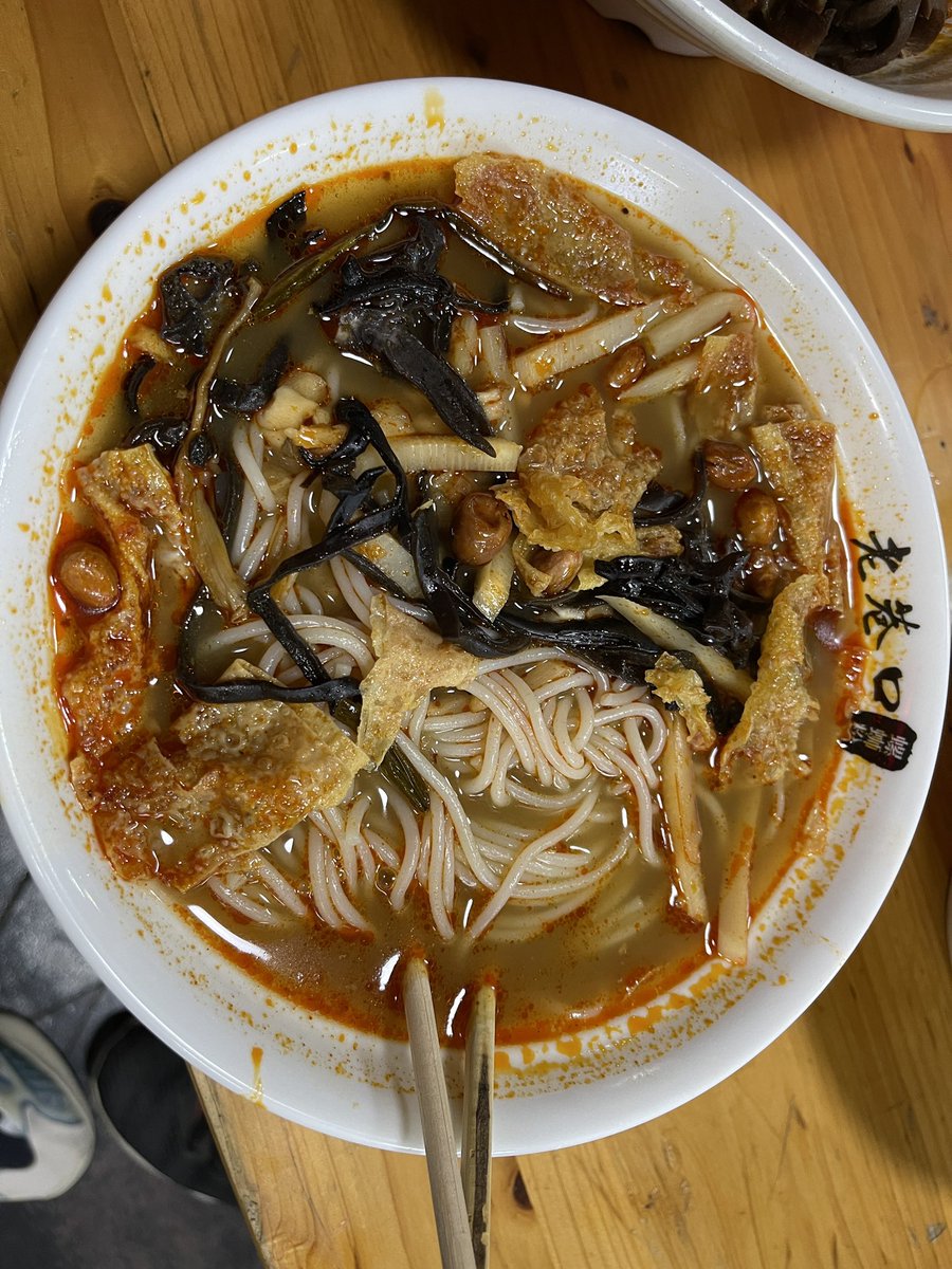 来柳州怎么能不安排螺蛳粉😌出差结束得弄一碗再回去