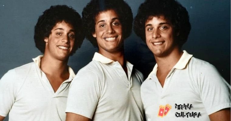 _rafaabarros's tweet photo. Um filme, uma história dura e real -  “Três Estranhos Idênticos”.
Fruto de pesquisa psiquiátrica secreta, foram os gêmeos objeto de um experimento social mascarado. Por acaso, se encontram após anos e anos separados… https://t.co/mupwFmd41S