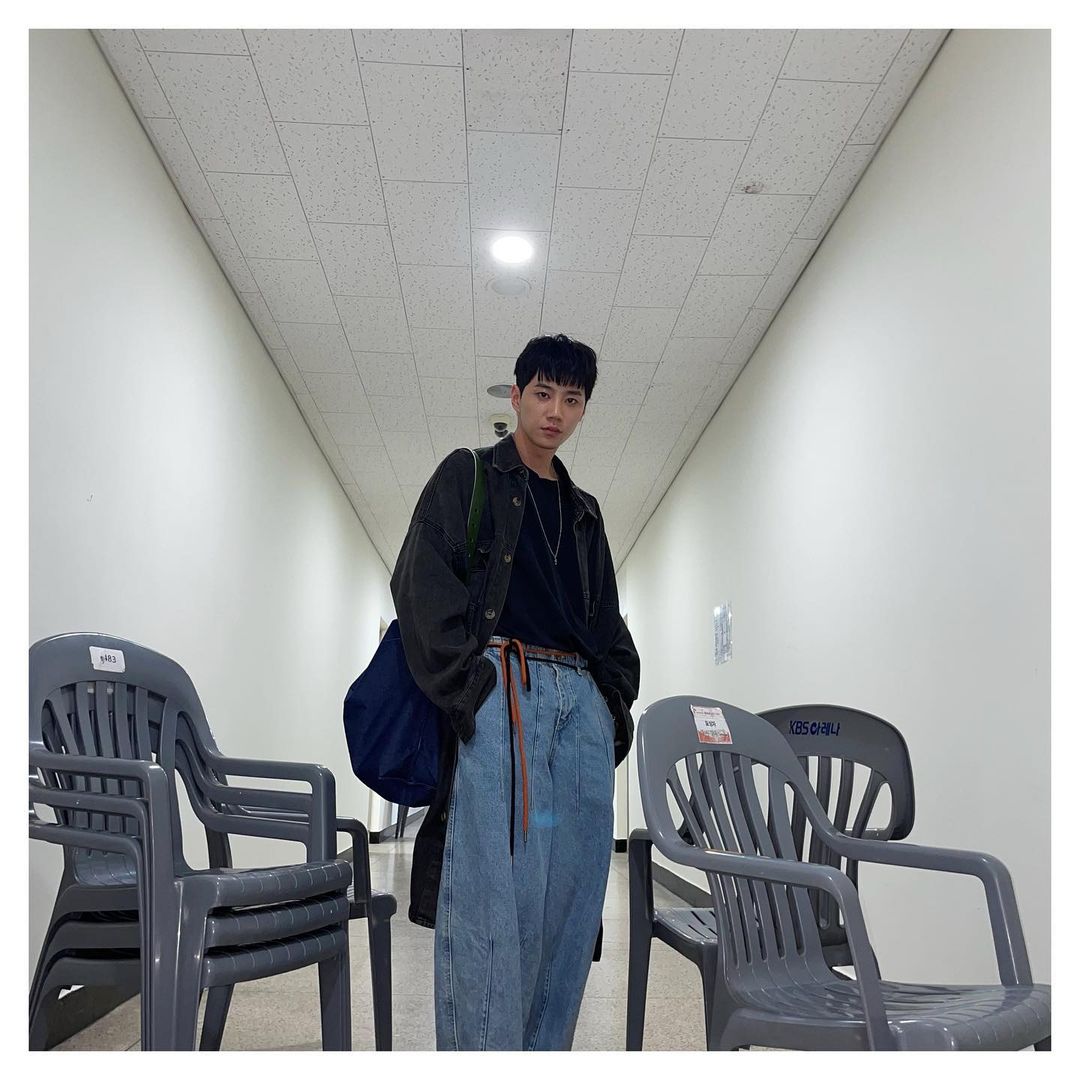 ssswong3's tweet photo. Junyoung's ig on 2021.09.27
👤
https://t.co/4FWWRPu8Py

#이준영 #LEEJUNYOUNG #모럴센스 #LoveAndLeashes #정지후 #JungJihoo #너의밤이되어줄게 #Luna #루나 #YoonTaein #윤태인 #DeserterPursuit #DP개의날 #DP #정현민 #Netflix https://t.co/yLRqqU2ScD
