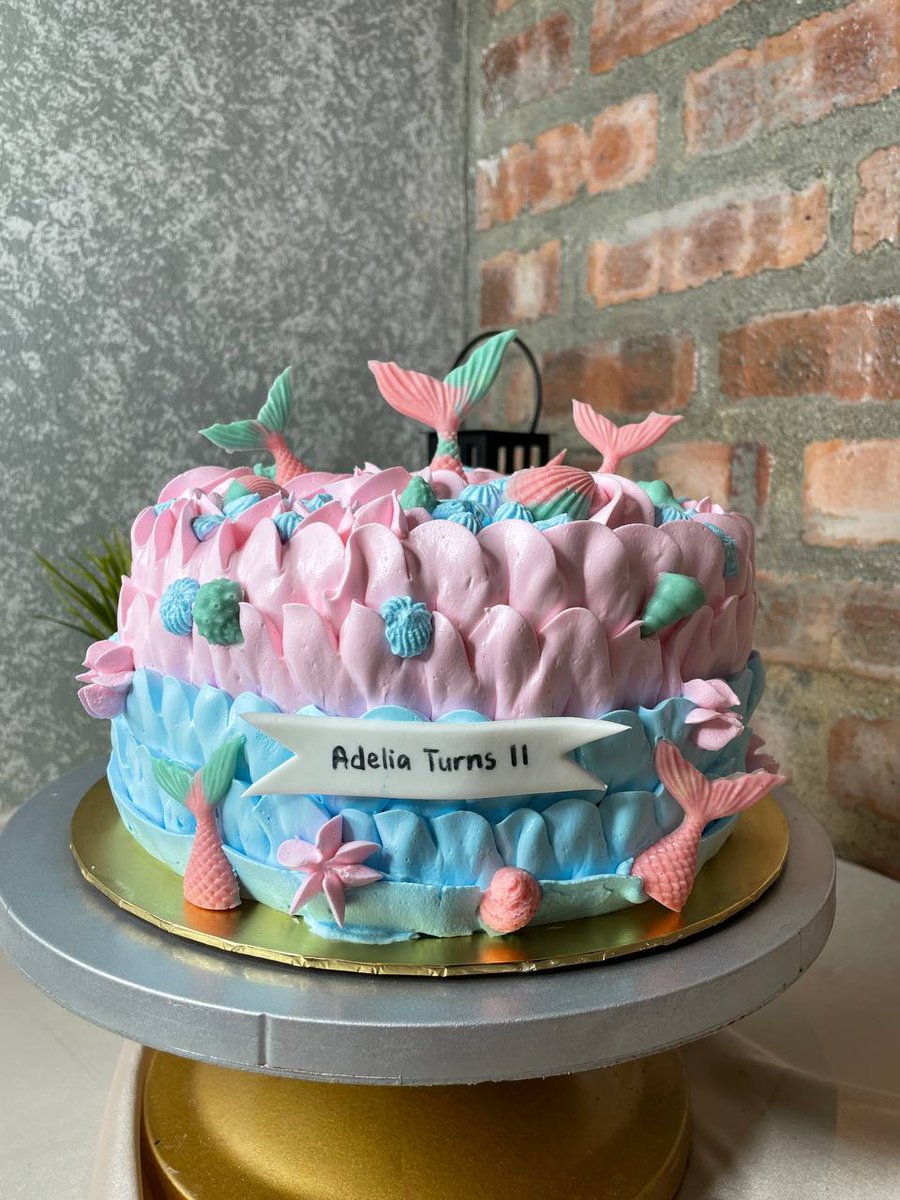 HumairacakesC's tweet photo. Happy Monday everyone!

Tumpang lalu.. si cantik manis Mermaid Cake nak lalu ni.. ade peminat tak dia ni.. 🧜 https://t.co/rx8x7Q9tuz