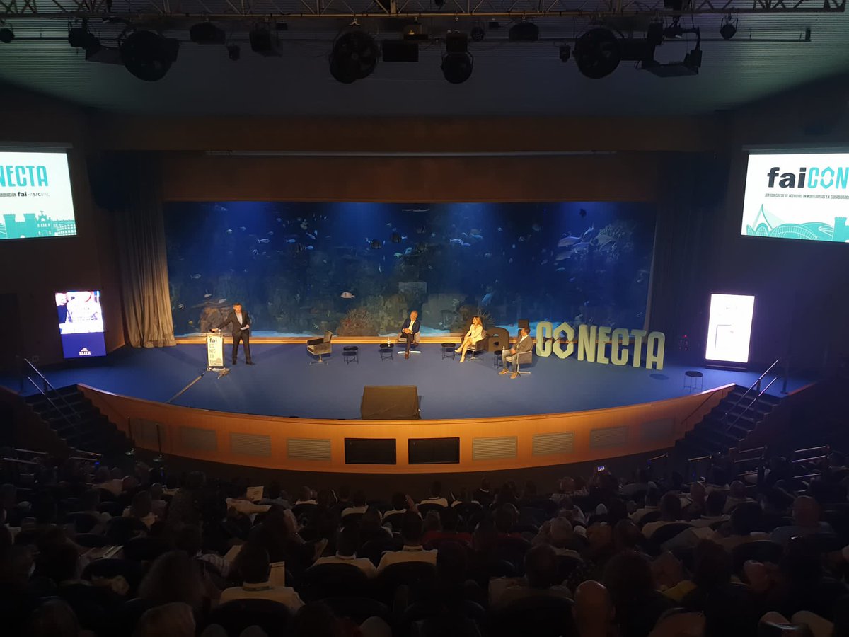 MariaMatos_MM's tweet photo. Para @fotocasa ha sido un placer haber patrocinado el congreso #FaiConecta de @faiinmo y haber participado en la mesa redonda sobre el #futuro del sector. 
Además, el enclave en el que se celebró fue una auténtica maravilla gracias al @Oceanografic_vl 🐠🐟🐬 https://t.co/valgbNdYHY