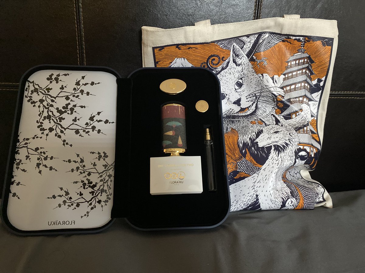 head_frag's tweet photo. An absolutely excellent trip to #SalonDeParfums @Harrods yesterday. Massive thanks to Maran and Zita that introduced me to world of #floraiku perfume, super service! We got ‘One Umbrella For Two’, which is an absolutely unique perfume and a truly breathtaking presentation ⛱👩🏽‍🤝‍👨🏾 https://t.co/sxI6hyNHVj