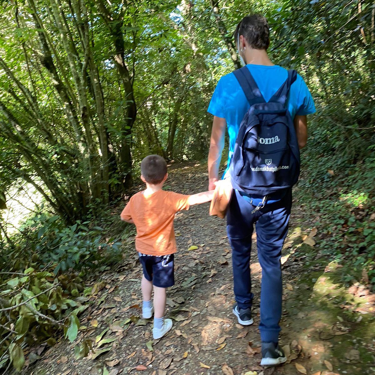 APNABI's tweet photo. ✌️😍 ¡Vaya día hemos disfrutado en #Basondo! Durante nuestro respiro de este fin de semana, los niños y niñas han podido acercarse a los animales y aprender mucho sobre ellos en el refugio de la fauna en #Urdaibai. https://t.co/UUI7w9wVJY