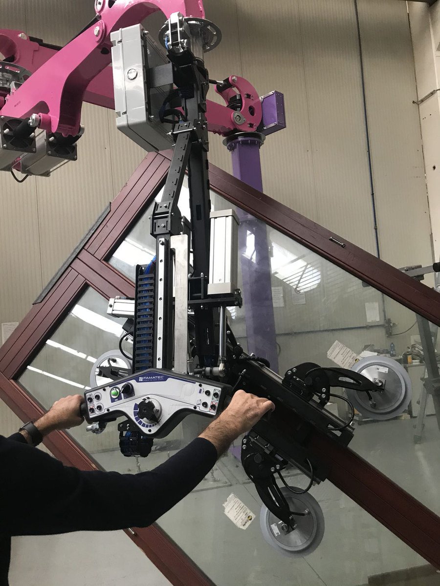 DirectIndustry's tweet image. Manipulate windows, doors and glass with the highest standards of safety, efficiency and reliability with FAMATEC APP, the ergonomic Modular Manipulator by FAMATEC.

#glasshandling #doorhandling #windowhandling bit.ly/3dlJgjc