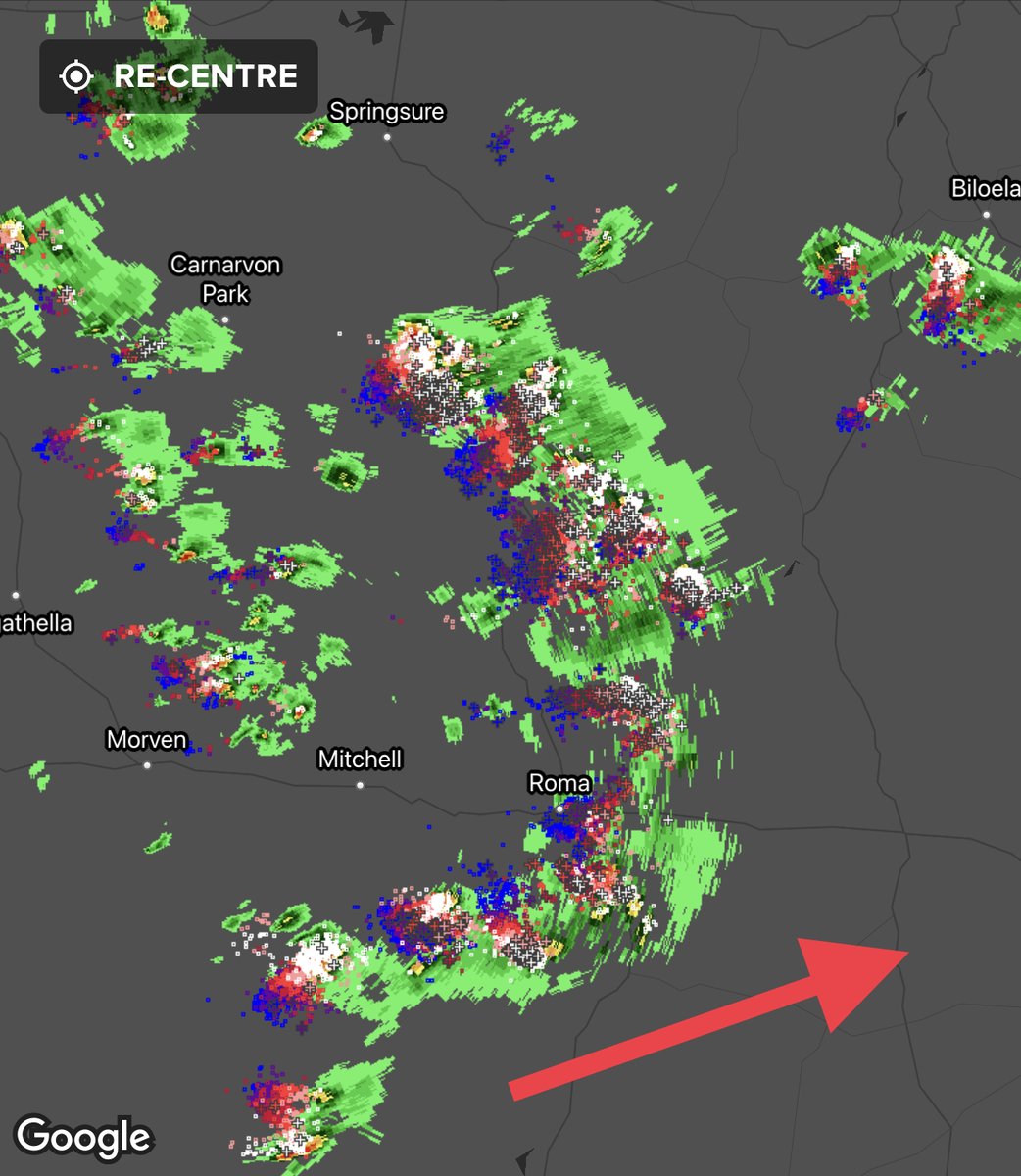 VicStormChasers's tweet photo. Heads up #Queensland, you've got a bit of storm action going on 😍⚡️ #Roma seems to be copping the brunt of it at the moment but a decent cell has popped up SW of #Biloela. Let us know if you copped these ones!
#Rewan #ArcadiaValley #StormHour @BOM_Qld @weatherzone @JaneBunn https://t.co/3GTKfSREg1