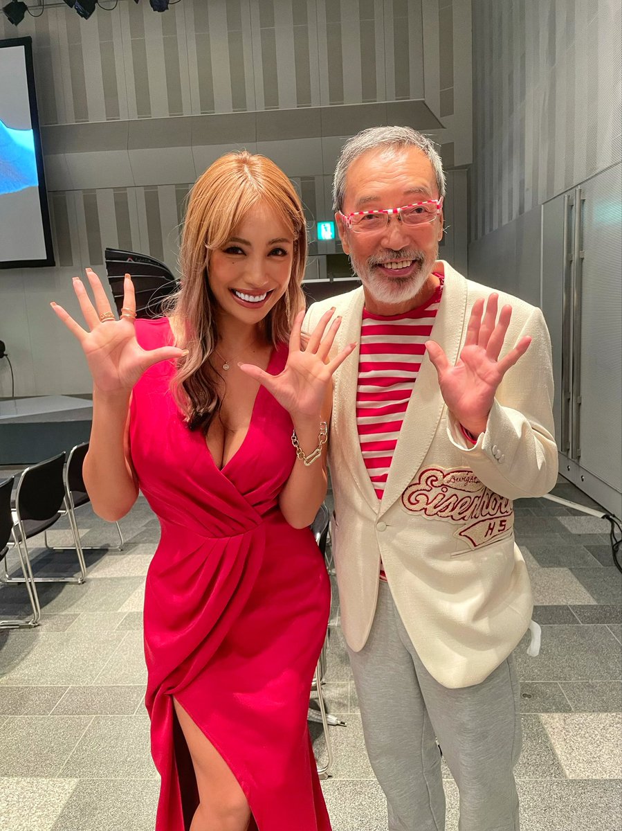 cjd_junon's tweet photo. いつも通っているヘアサロンelytsのヘアショーが表参道ヒルズで開催され、モデルをしてきました✨✨✨

スペシャルゲストのマリエさん、
お久しぶりのテリー伊藤さん🤤❤️‍🔥に大興奮してました〜😙😙🔥🔥🔥

フィットネスモデルの方々とも📸🌈🌈

本当にありがとうございました♪
#cyberjapan #elyts https://t.co/DK0KJSpjMI