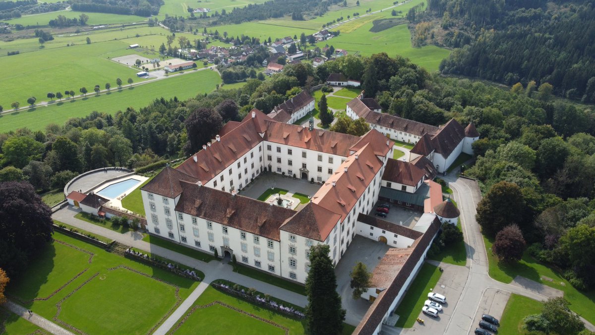 luismzapatag tweet media