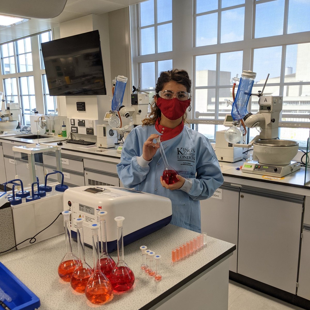 drjamesharvey's tweet photo. Before we get back to the new year, I wanted to give a huge shout out to 4 amazing #KURF project students that I got to work with during the summer (L to R: Kia, Lana, Lucky, Wafaa) I can't wait to share the results of their work! #chemistry #KCL #NMES #research #ChemEd https://t.co/4RJpWeWA9U