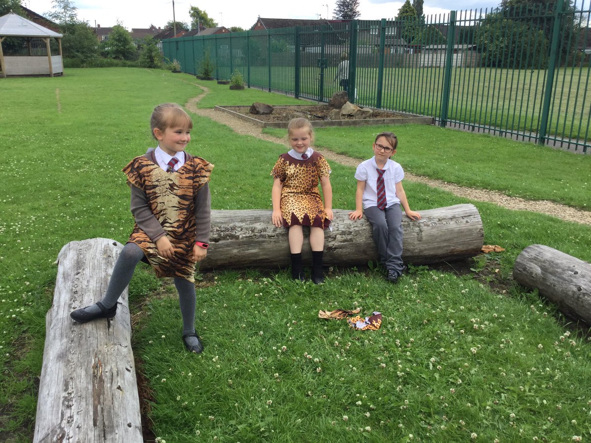 ThomasYear3's tweet photo. We’ve had lots of fun learning all about the Stone Age #gstcehistory https://t.co/1V4CdKxFoT