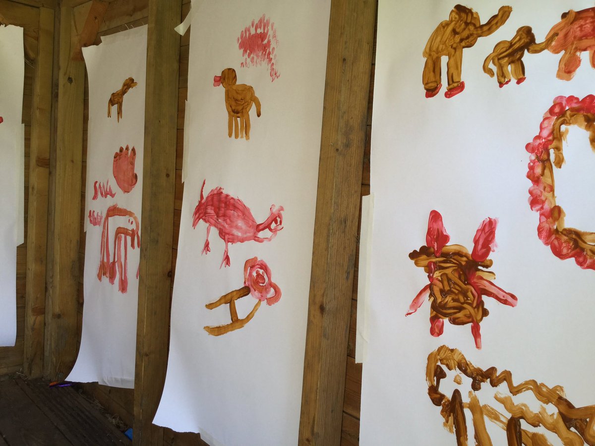 ThomasYear3's tweet photo. We have done some Stone Age cave painting in the hobbit hole #gstceart https://t.co/inXzlFtDKv
