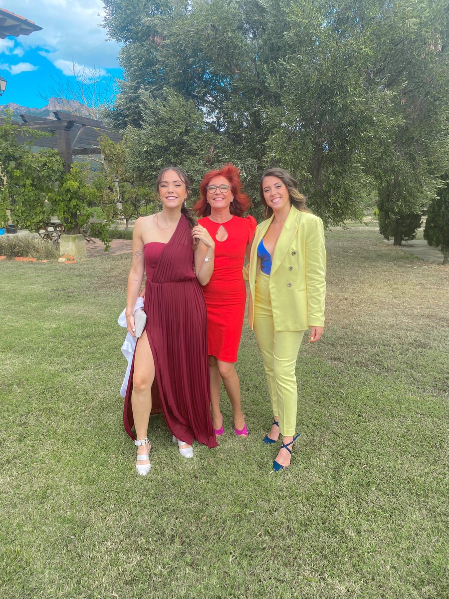 Naroa_Matute's tweet photo. tweet de apreciación a lo guapa que es mi familia https://t.co/xIFyKg0qdz