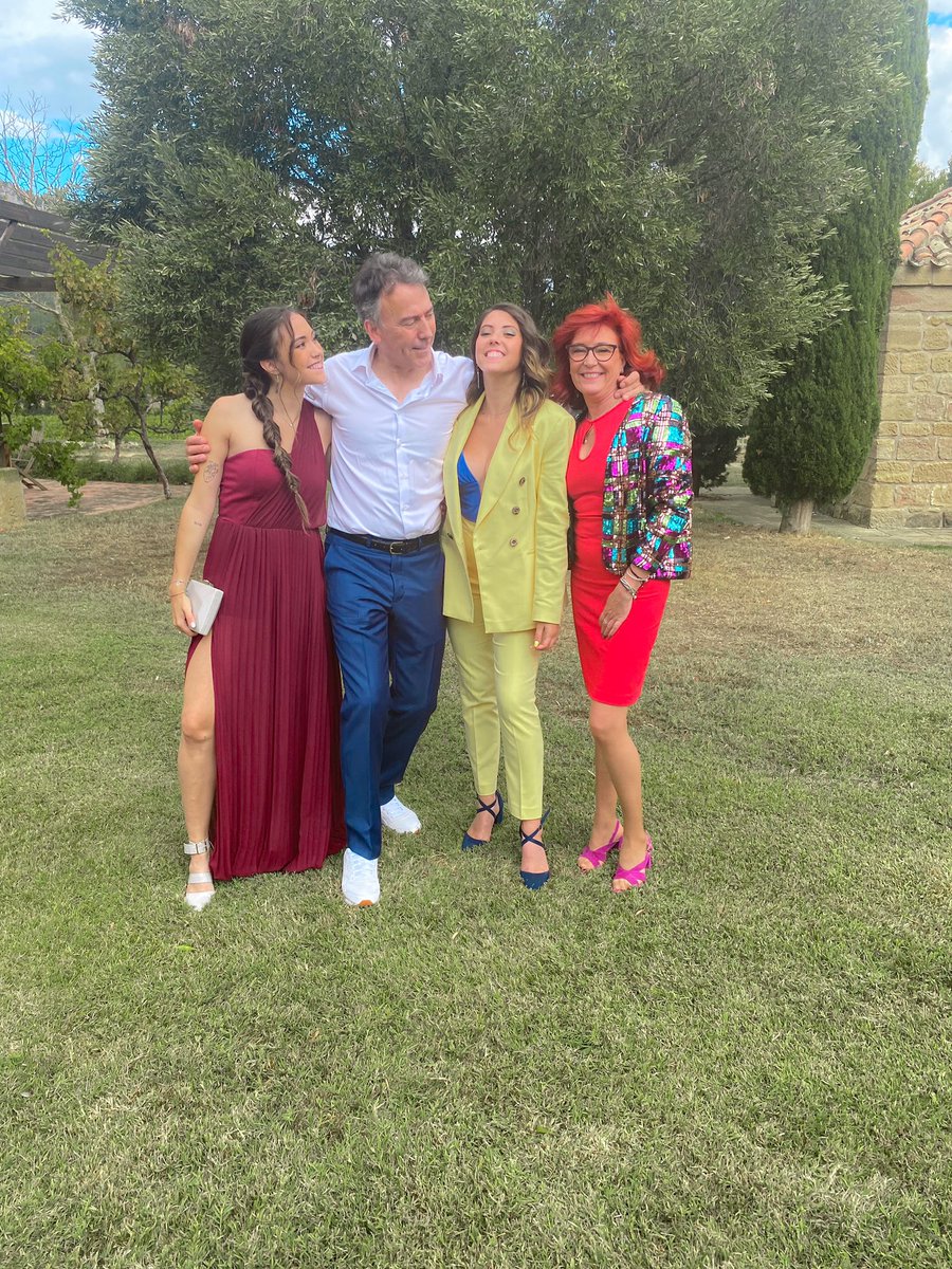 Naroa_Matute's tweet photo. tweet de apreciación a lo guapa que es mi familia https://t.co/xIFyKg0qdz