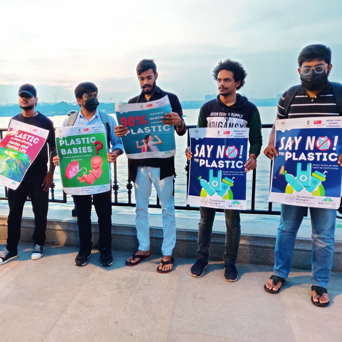 GreenIndiaClub's tweet photo. A lot of families, youth enjoyed taking selfies &amp; encouraging our initiative for a better India. 
Shots from Tank Bund, Hyd. SundayFunday

"Youth Against Plastic" by @GreenIndiaClub in collaboration with @NykHyderabad under @IndiaSports . 

#SundayFunday #TankBund #hyderabad https://t.co/eUORJ5djmU