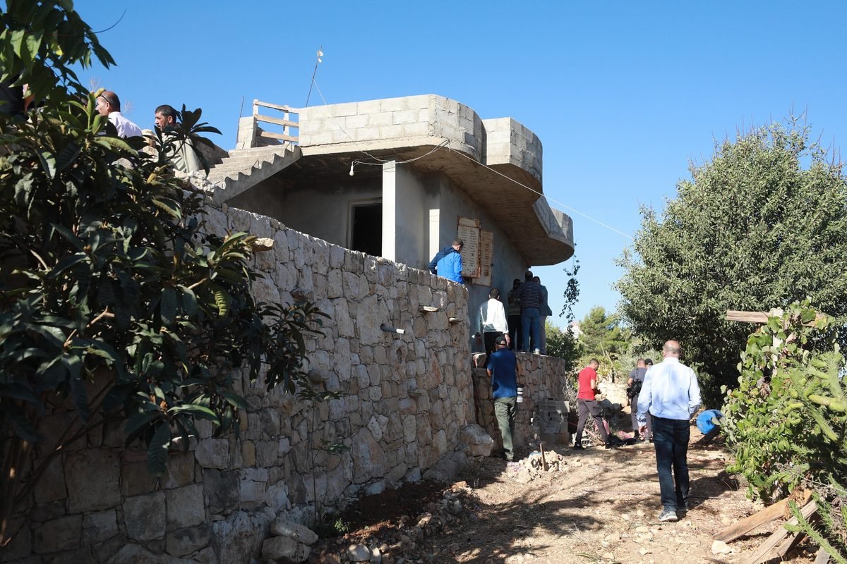 AndrewIvan9's tweet photo. Hamas military wing defends Palestinian village in occupied West Bank https://t.co/r96qktMHEy https://t.co/kfjSSitDi9