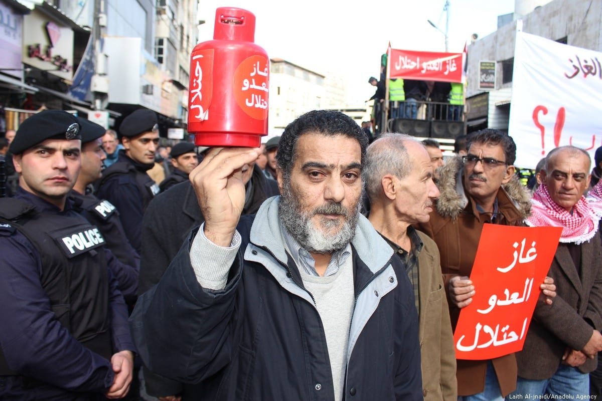 AndrewIvan9's tweet photo. Scores protest against Jordan-Israel gas deal https://t.co/elKdZxLJqC https://t.co/bLPr0Y1Mf2