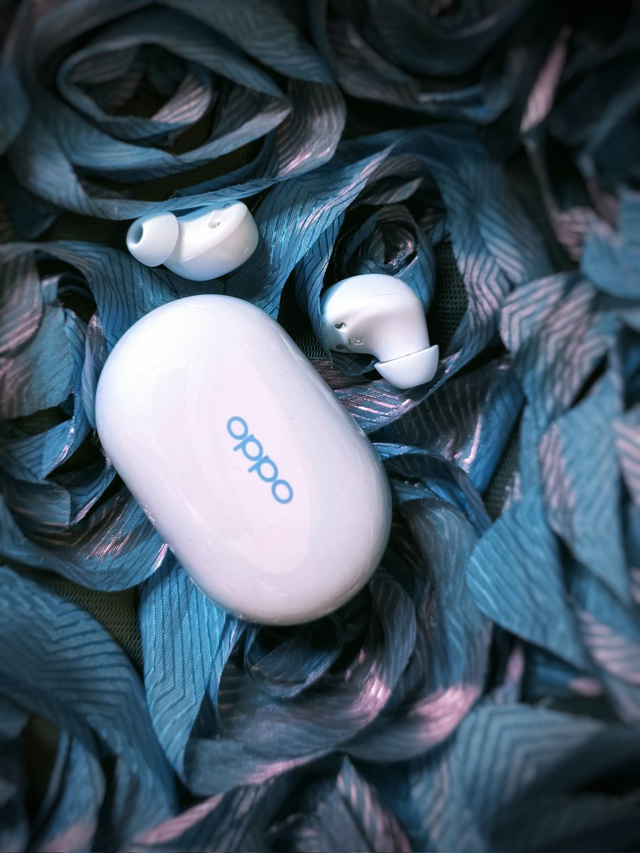 spreadingsmilee's tweet photo. OPPO ENCO BUDS : battery beast with 24 hours music on! (24 hours single-charge play time) https://t.co/4KULmGdYBi