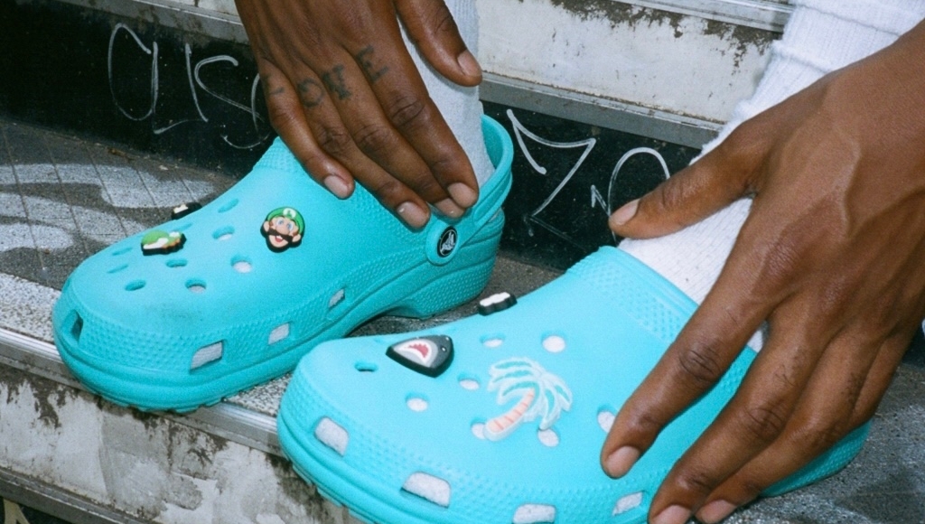SaharaCentre's tweet photo. 💙 Instant crush 💙 All eyes on @carterthebandit's fresh #ClassicCrocs.
💙كل الأنظار 💙 تتجه إلى كروكس الكلاسيكي الجديد.
@Crocs_ME #Crocs #Jibbitz #CrocsAndSocks
#ComeAsYouAre #clogs #footwear #fashion #style #ootd #saharacentre #sharjah #uae https://t.co/sL37Ov53IF