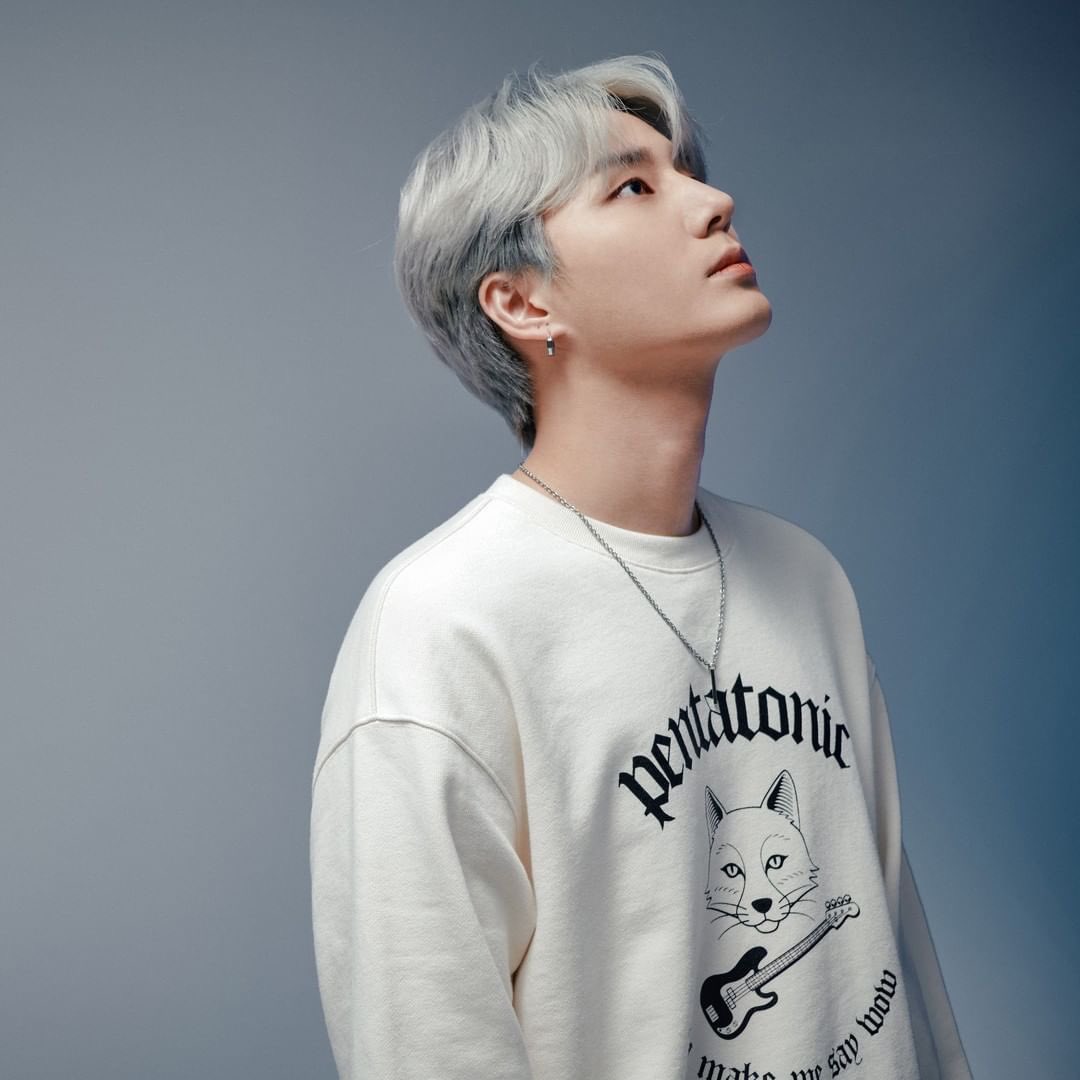 desix_O825's tweet photo. 9/29 (wed) 6pm KST
Undertones F/W Collection https://t.co/a0aJsd5Zqa