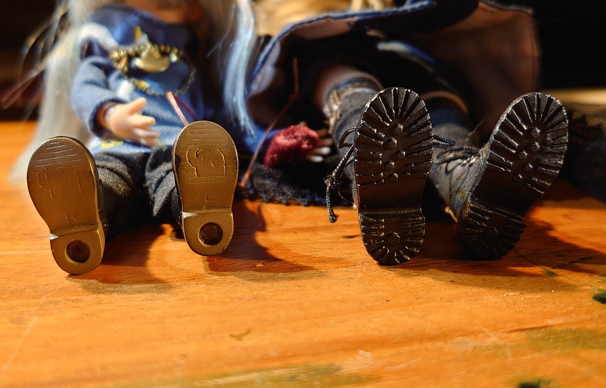 ああー、さすがに、オビツ11やねんどろいどどーるには、履かせるまでも