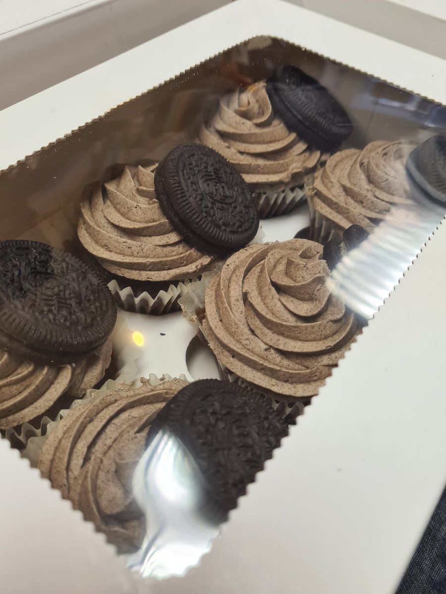 Look at all these delicious cakes you can have it you come down to <a href="/CRUKVictoriaRd/">CRUK Vicky Rd Shop</a> who knew eating cake could support a charity so much! All the money make from this will be going straight to #standuptocancer 

#baking #cakes #charity #GreatBritishBakeOff #su2c