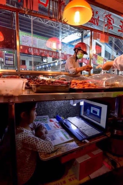 alvinfoo's tweet photo. A powerful image : when there is a will, there’s a way. 

Kid taking online class under her parents’ street food stand 😍 https://t.co/zWCUY9rtPZ
