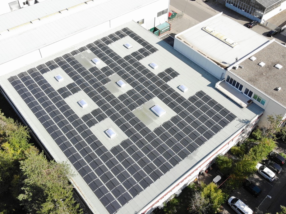 photovoltaik's tweet photo. Mainz beschließt Solarpflicht: Die neue Landesregierung von Rheinland-Pfalz hatte eine Solarpflicht für Gewerbeneubauten vorgeschlagen. Nun hat das Parlament diesen Vorschlag abgenickt. https://t.co/IcJGKSVsvb https://t.co/t8bCRyv4xX