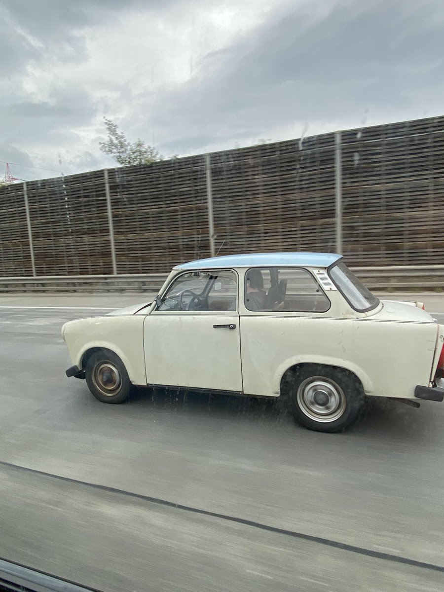 A2 Südautobahn. Der Trabi ist schon auf dem Weg nach #Graz. #grazwahl