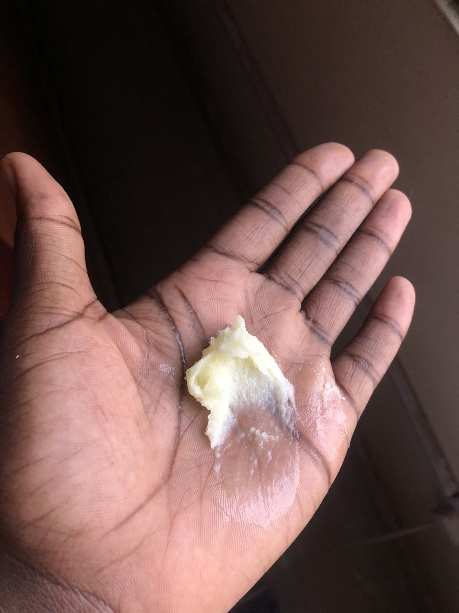 StrandsandRoots's tweet photo. A little goes a long way to keep your hair moisturized all the long👌🏿👌🏿

Our hair growth formula is perfect for you. It seals in moisture and keeps your hair moisturized, evenly spreading on individual hair strand and nourishing your scalp. 

45gh for all this goodness in one jar https://t.co/lwONCH1yhc