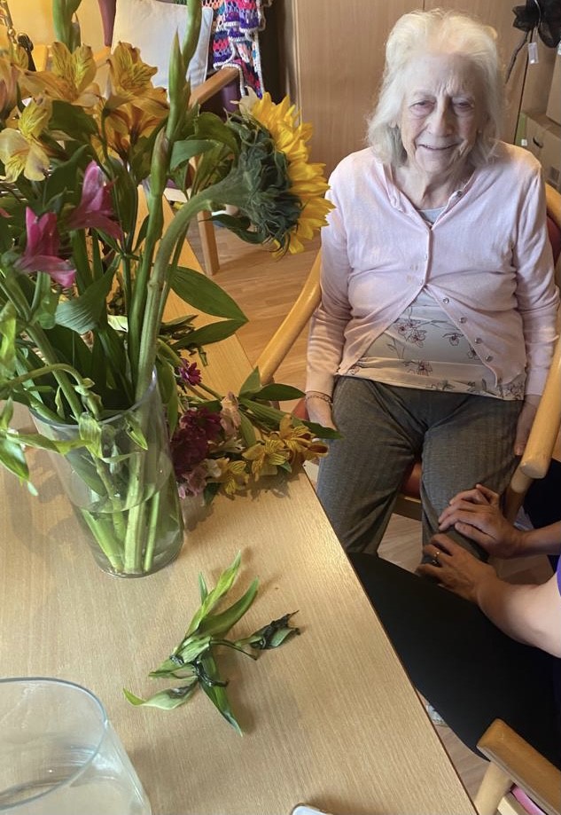 Sorry we have been a little quiet on here however we have been too busy having fun... Flower arranging was a huge success - thank you <a href="/Morrisons/">Morrisons</a> for the flower donation #NHS #flowerarranging #lastofthesummerfun 
*Photos taken with consent in place